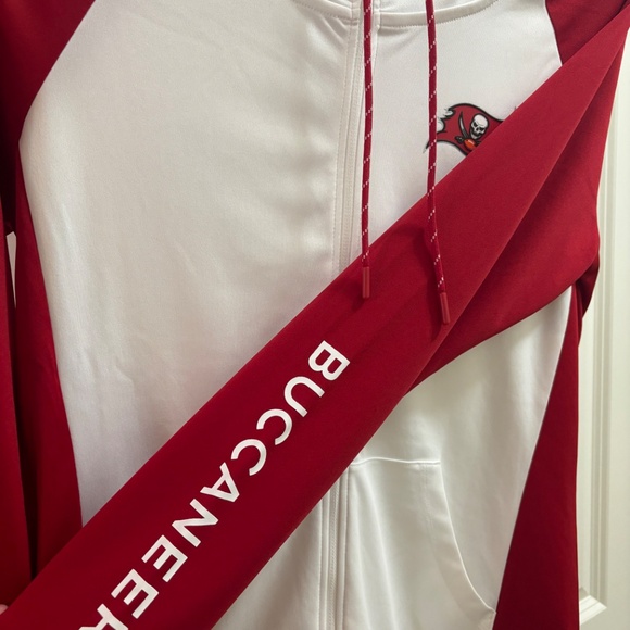 NWOT Buccaneers Zip - Picture 2 of 4